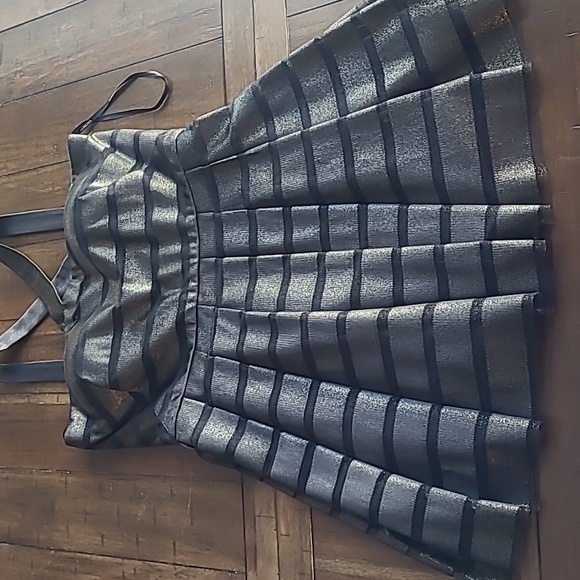 Cachet Gold Metallic Mini Dress 8 - Picture 7 of 7